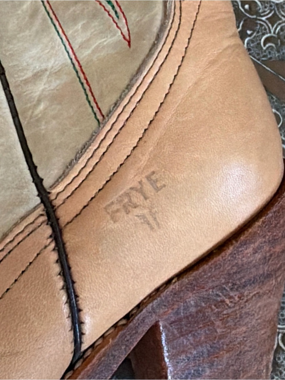 FRYE Vintage Two-Tone Leather Western Boots Tan Cream Cowboy Boots Size 9AA - Picture 3 of 8